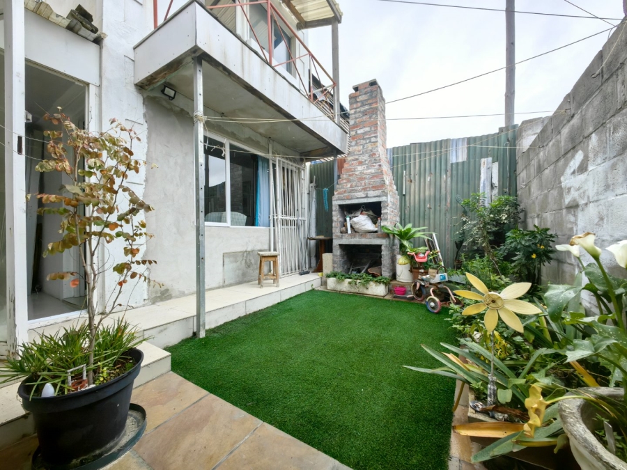 To Let 2 Bedroom Property for Rent in Lavender Hill Western Cape